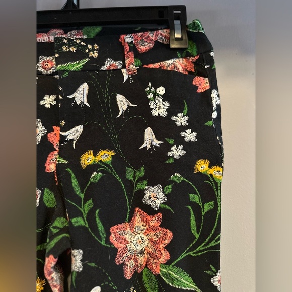 Old Navy -  Floral Mid-Rise Pixie Pant (Size 4) - Picture 7 of 14